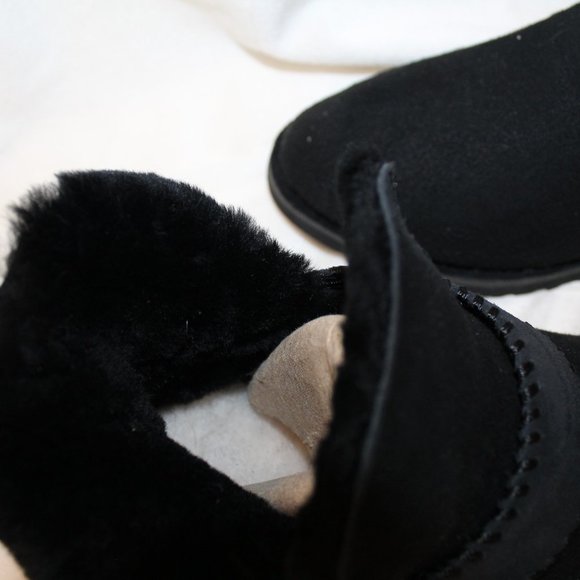 NEW UGG WOMEN'S MCKAY‎ ANKLE SUEDE SHEARLING LINED BOOTS BOOTIES BLACK - Picture 5 of 9